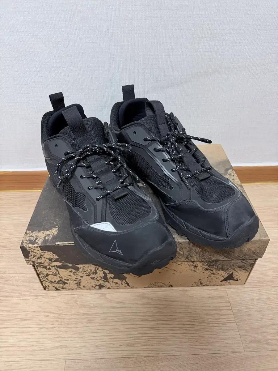 [300] 로아 하이킹 락파 블랙
