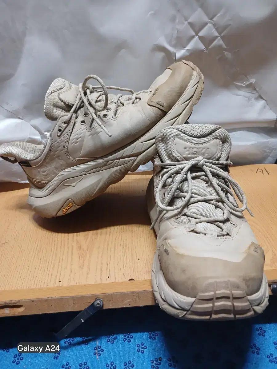 호카 카하 2 고어텍스 비브람 로우 GTX 트레킹화 260mm(4298