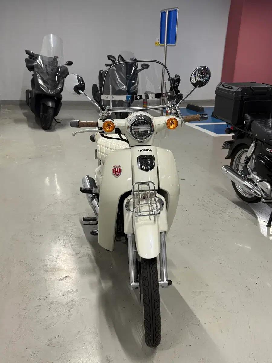 대구 슈퍼커브 110cc 클래식커스텀 마차휠 아이보리