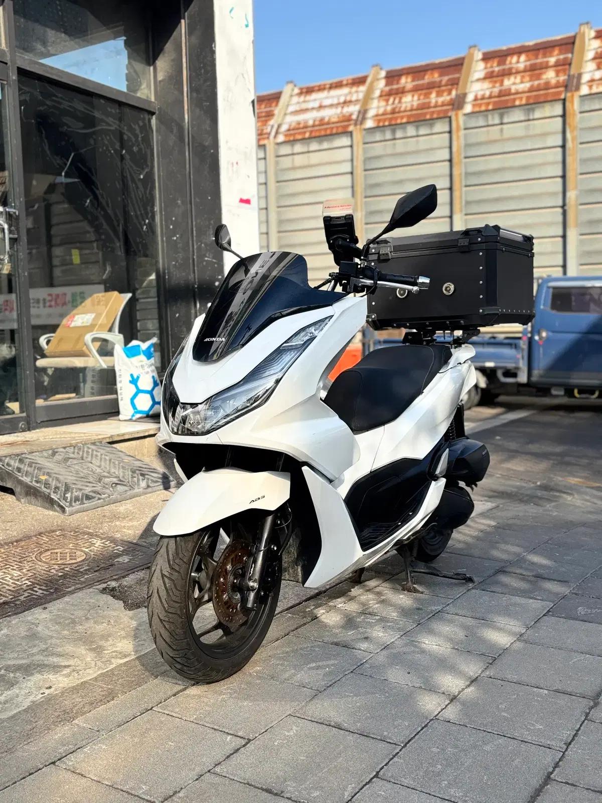 21년식 혼다 pcx125 (abs모델) 판매합니다.