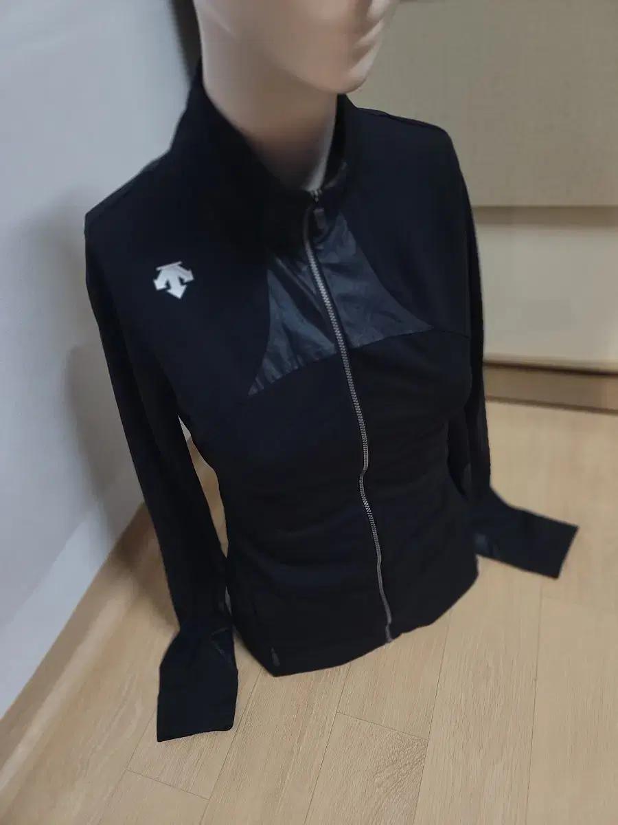 데상트 블랙 여성 집업 자켓 85