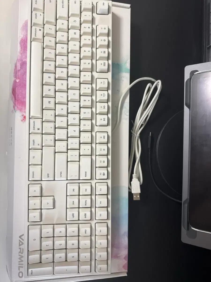 바밀로 맥 키보드 밀키 화이트 108키 기계식 갈축 팝니다