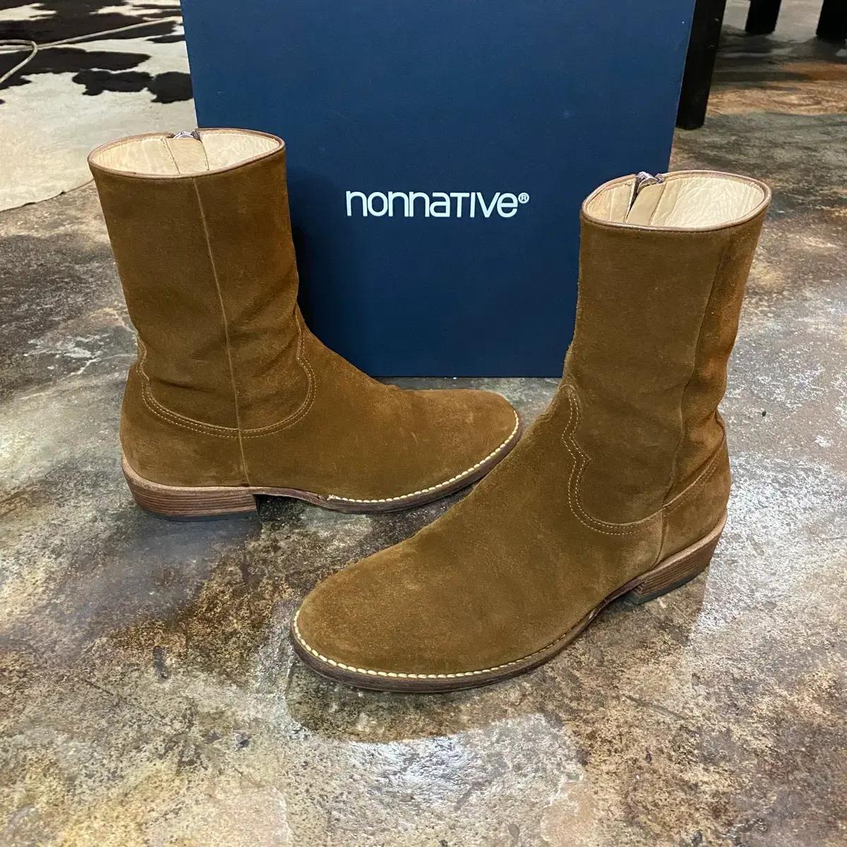 (43) nonnative 스웨이드 부츠 브라운
