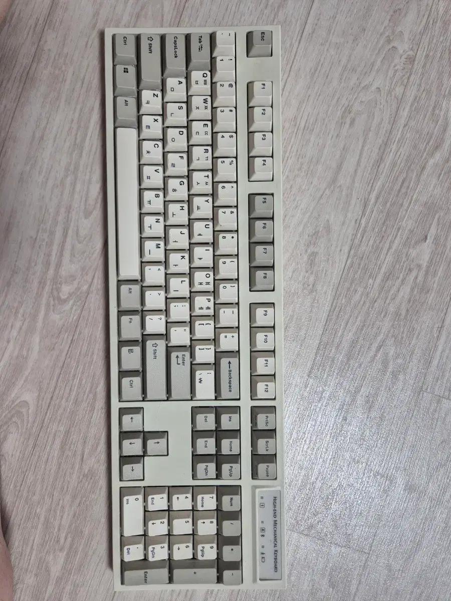 레오폴드 FC900RBT PD 화이트 투톤 청축 키보드 팝니다