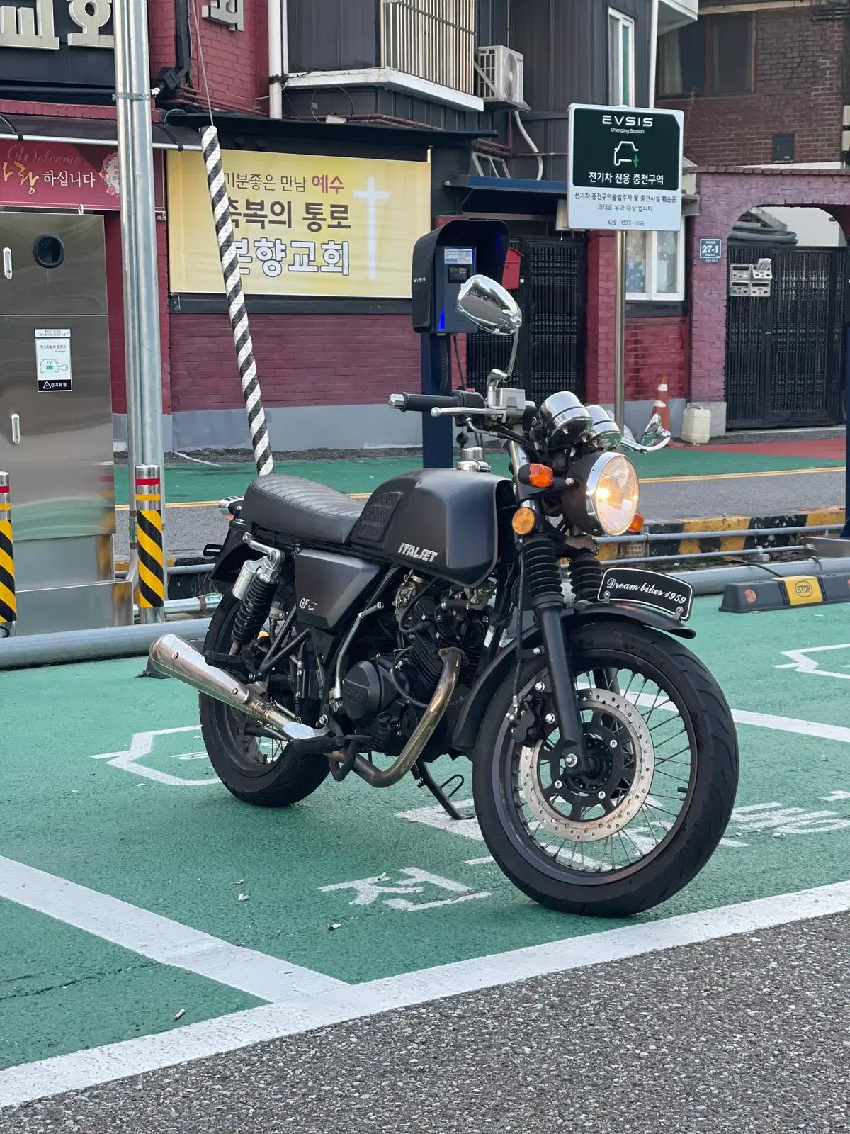 이탈젯 그리폰125 18년식 9,@@@Km 클래식바이크 저렴하게 팝니다.
