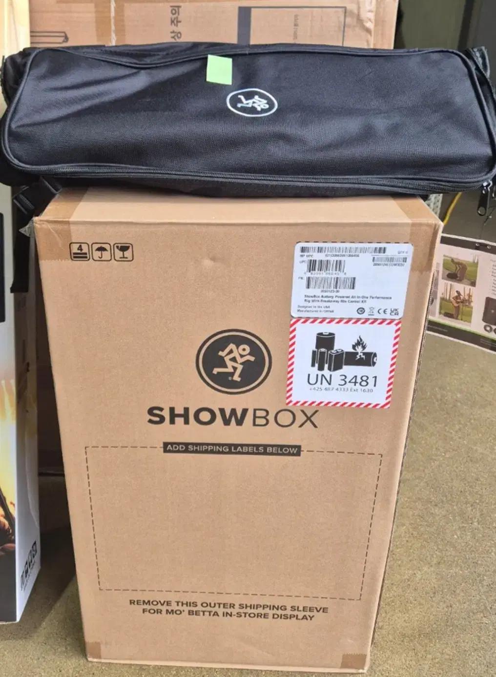 MACKIE SHOWBOX 맥키 쇼박스 충전식 버스킹스피커