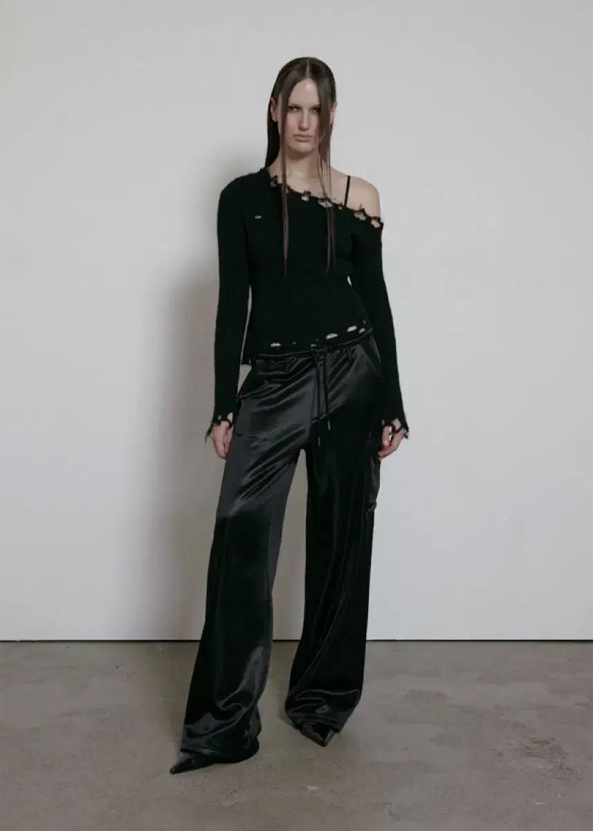 보헤미안서울 DISTRESSED UNBALANCE KNIT, BLACK