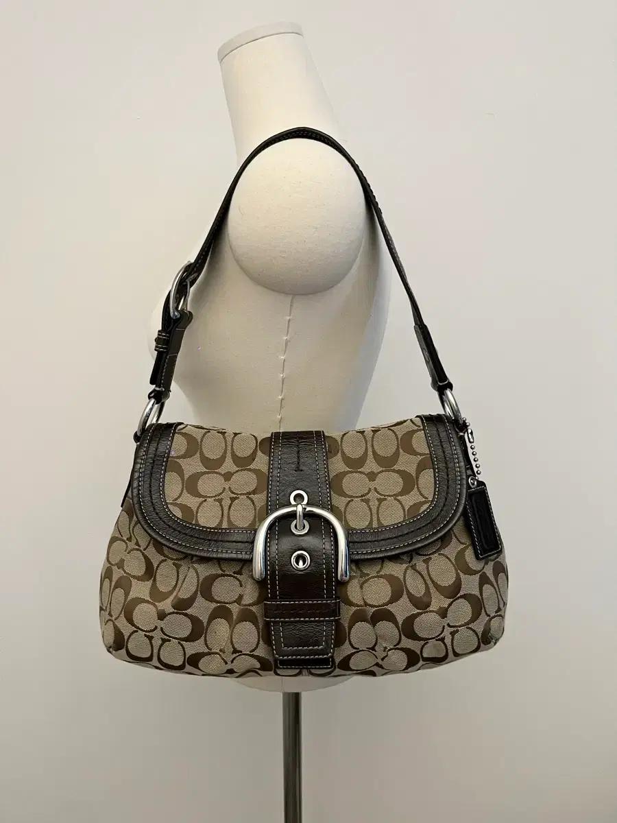 Coach basic shoulder bag