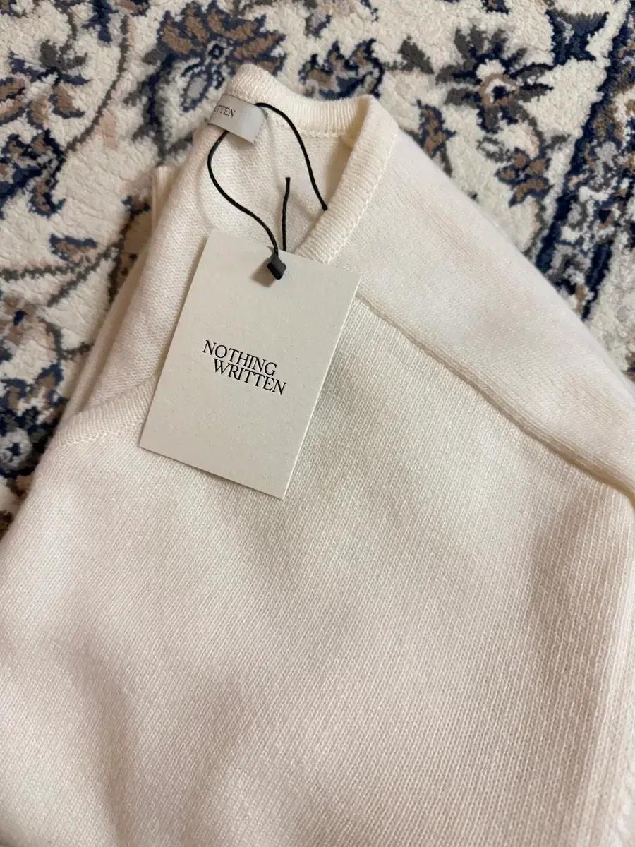 낫띵리튼 Carna v-neck pullover (Clean white)