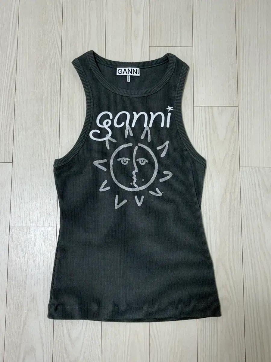 GANNI 가니 그래픽 립 썬 탱크탑 볼캐닉 애쉬