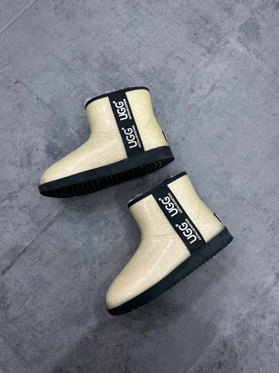 UGG 어그 클리어 부츠 38 사이즈