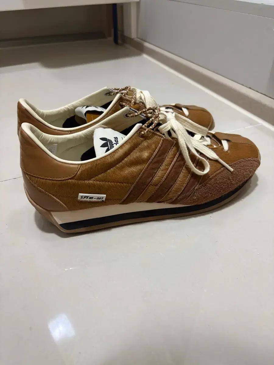 아디다스 송포더뮤트 컨트리 브라운 270