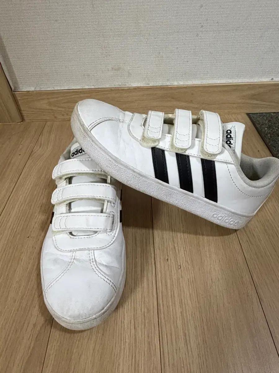 키즈 아디다스 벨크로 찍찍이 운동화 200