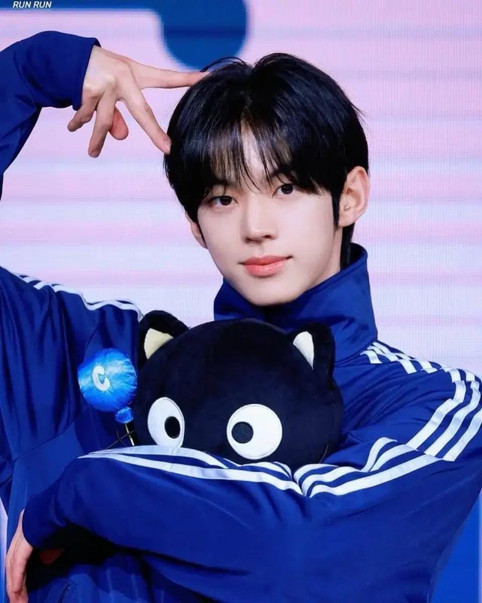 투어스 투령, 투냥 그외 인형, 투어스 도훈 공식 명찰 구해요!!