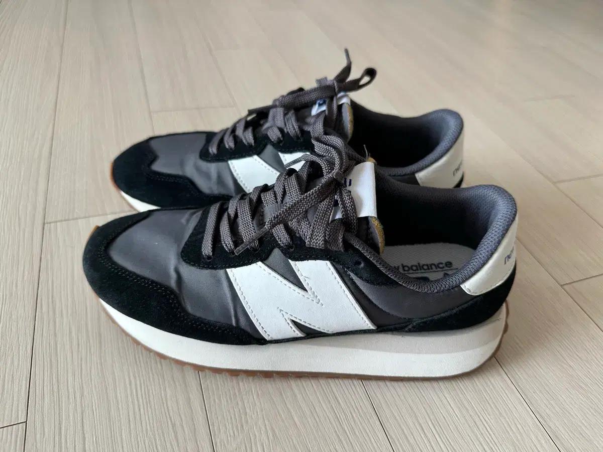 뉴발란스 237 운동화