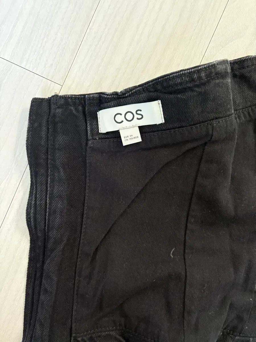 COS 블랙 데님 뷔스티에 34