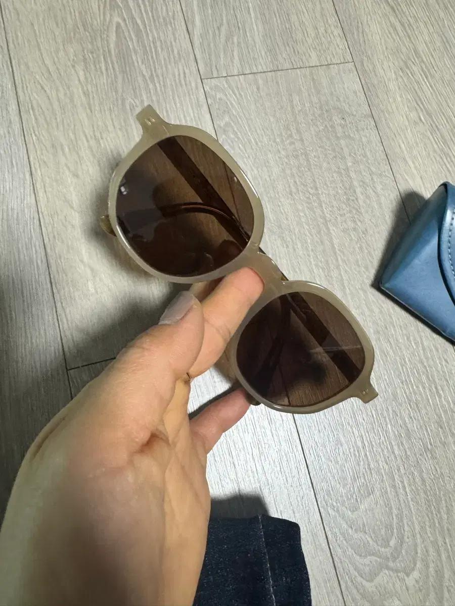 오드아이브라운선글라스베이직