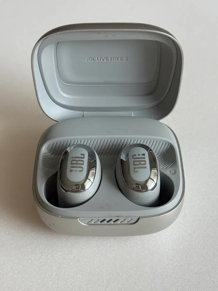 JBL LIVE FREE2 이어폰