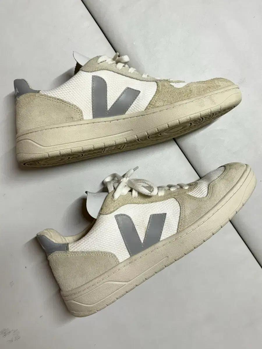 VEJA 베자 스니커즈 270