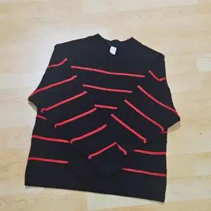 h&m 빨간줄블랙니트*키링증정