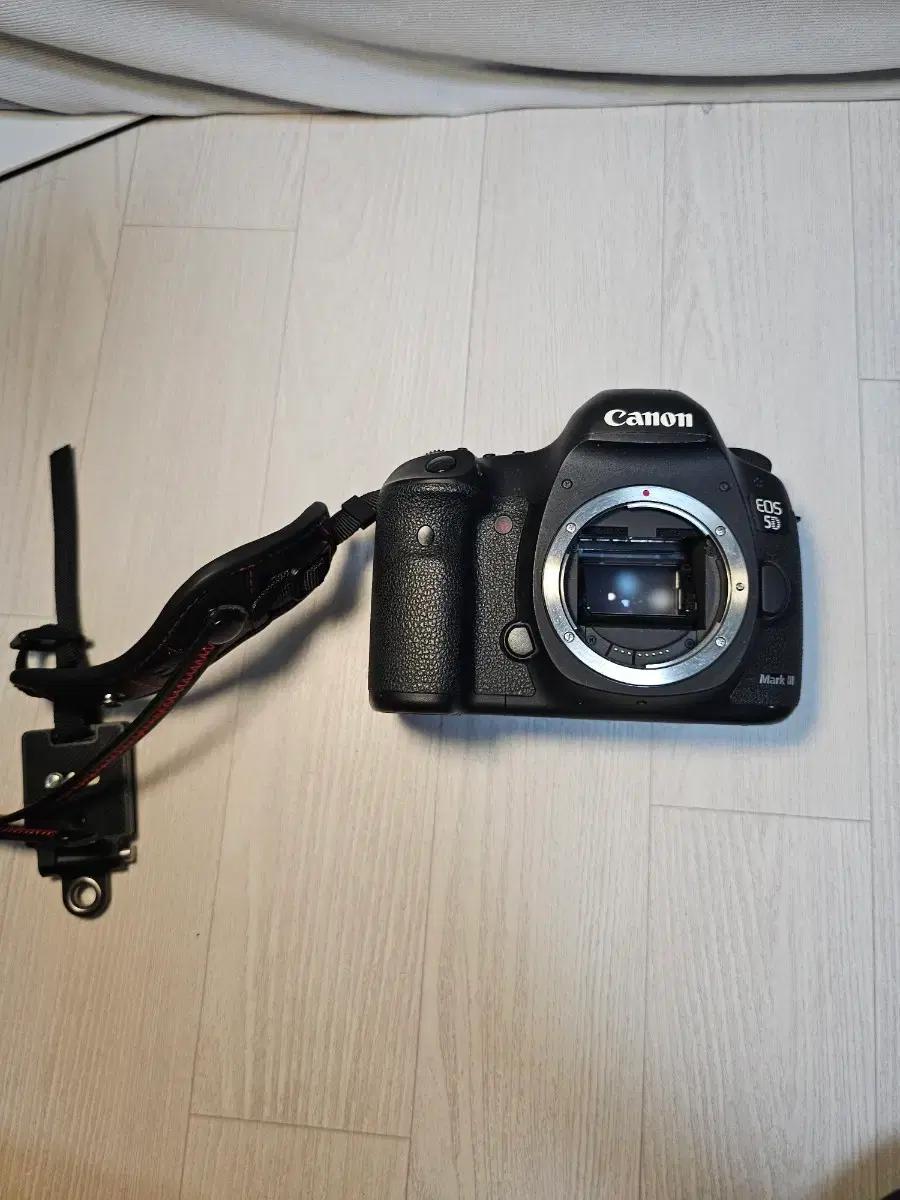 캐논 EOS 5D Mark III 바디(25만원 어치 서비스 드립니다~)