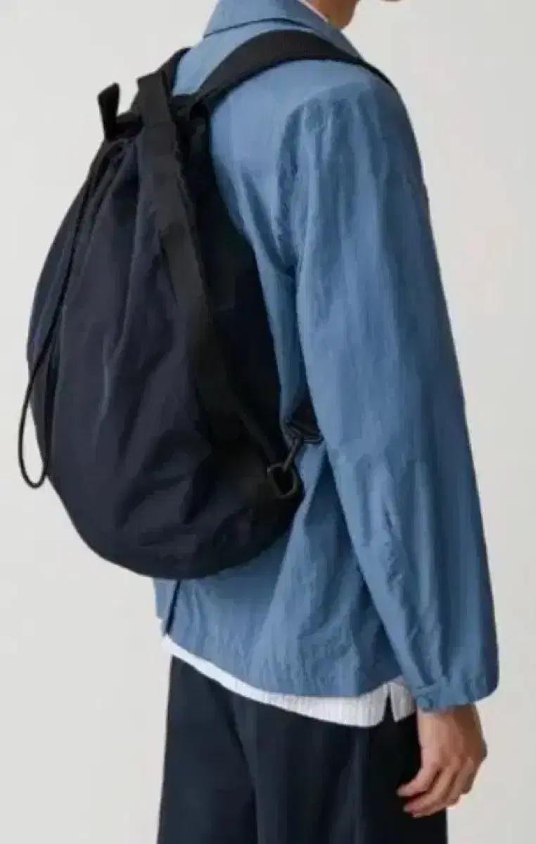 cos 드로우스트링 나일론 백팩 네이비