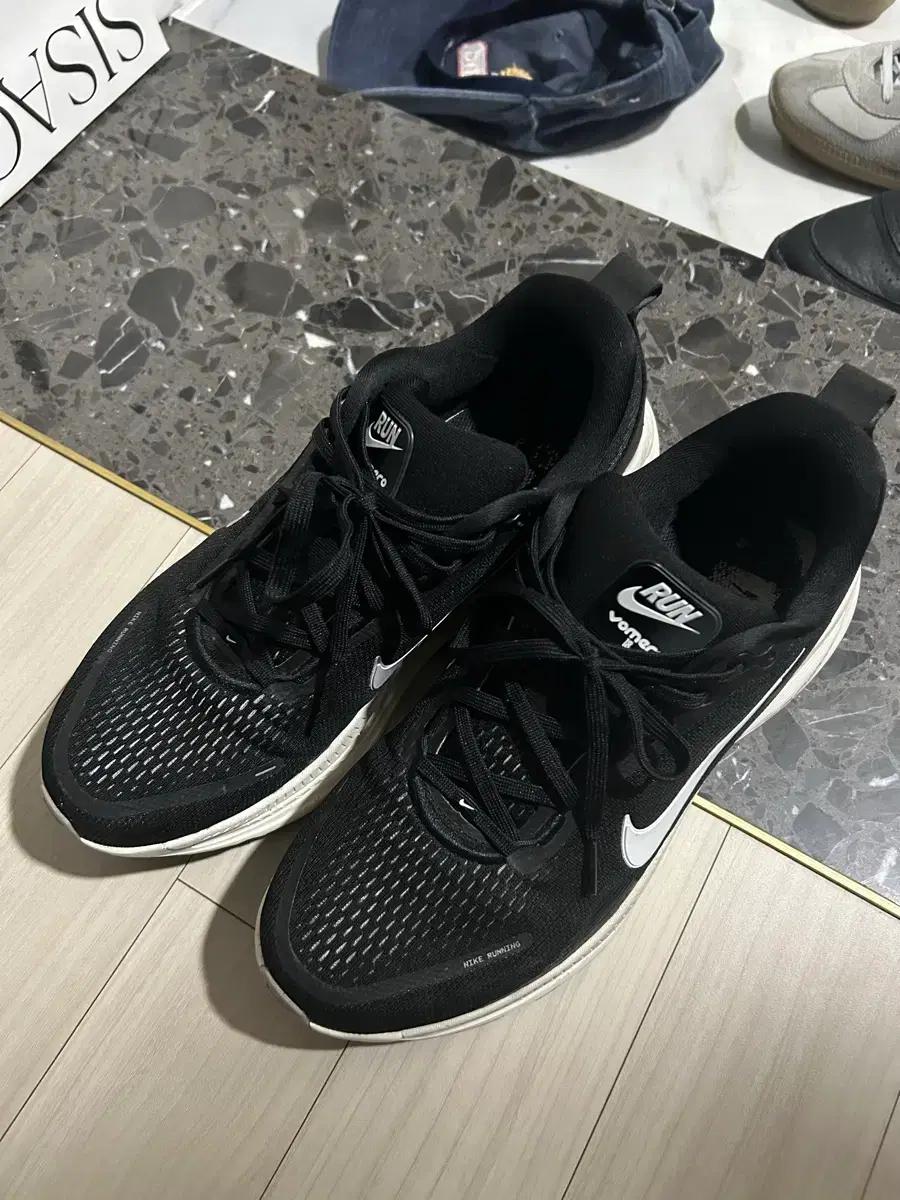나이키 보메로18 280