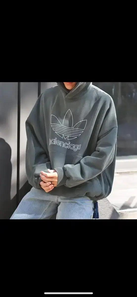 발렌시아가 아디다스 후드 다크그린