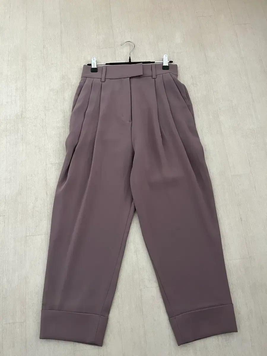 COS 배기핏 슬랙스 32