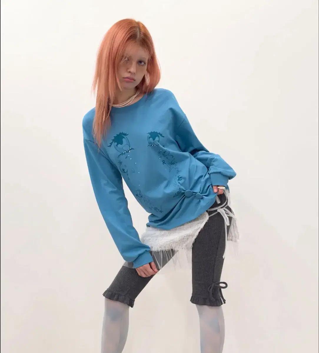 타입서비스 롱슬리브 블루 Cry Eyes Ruched Top [Blue]