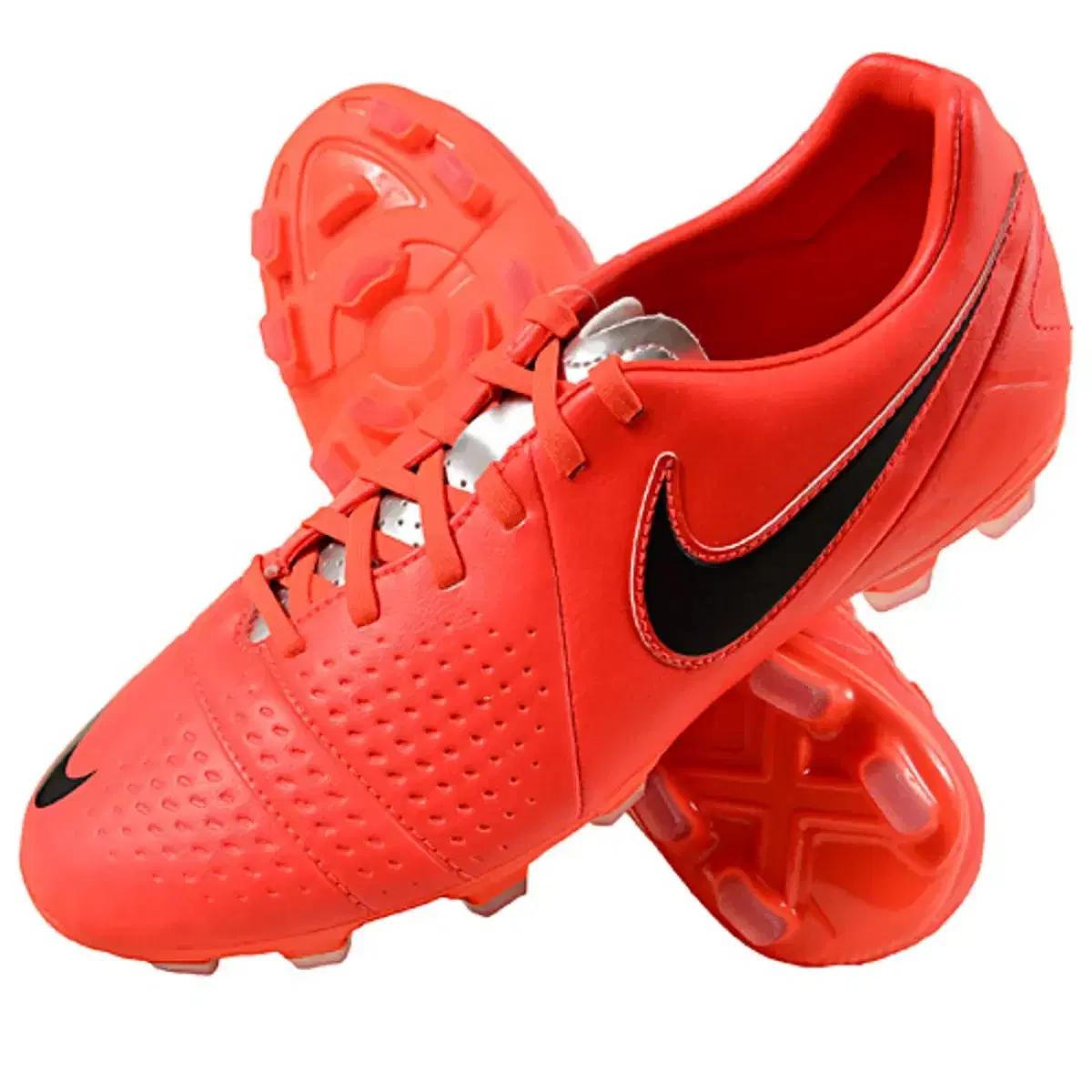 280) 나이키 축구화 리브레토 3 CTR360