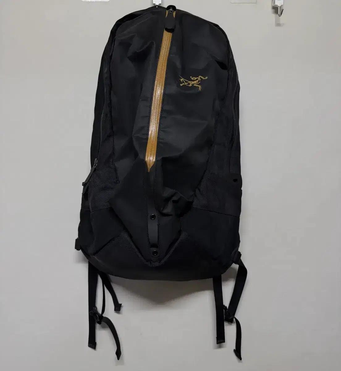 아크테릭스 아로 22 백팩 24K 블랙 Arc'teryx Arro 판매
