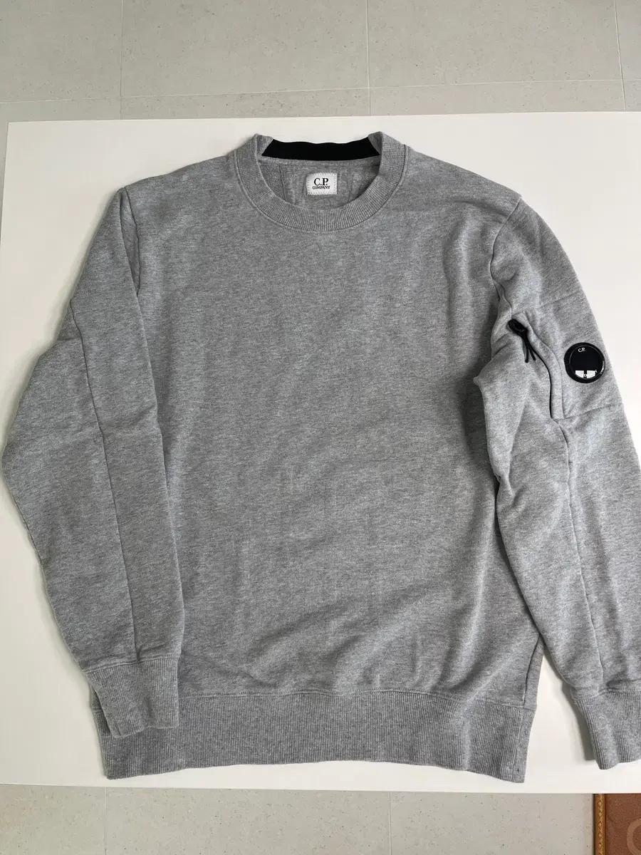 C.P.Company 렌즈 크루넥 맨투맨