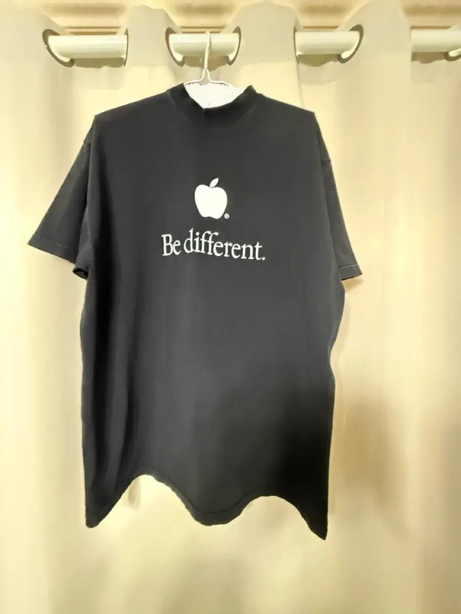 [2] 발렌시아가 애플 be diffrent 반팔 티셔츠 블랙 판매