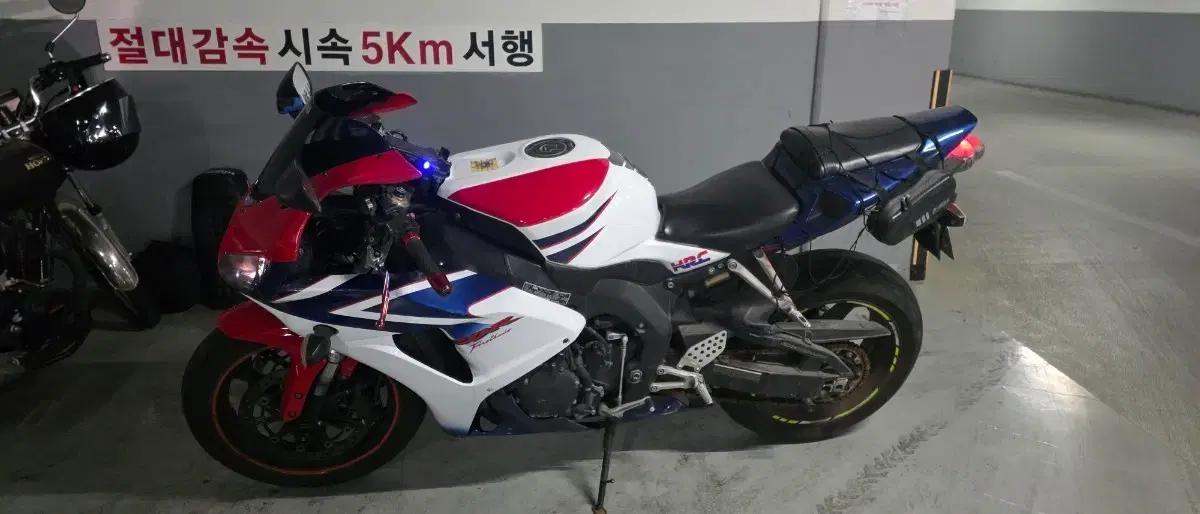 혼다 CBR 오토바이 (Honda Motorcycle) 1000rr