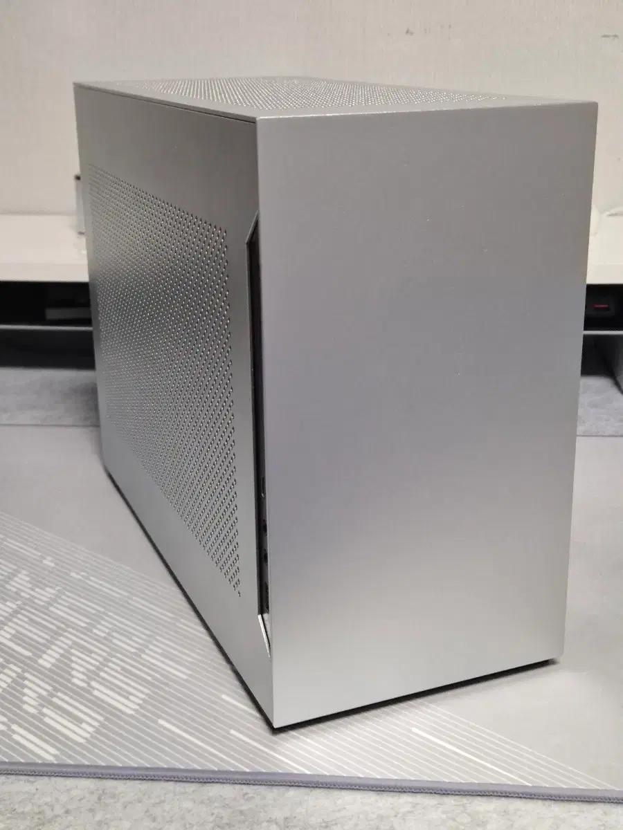 SFF 본체 DAN A4 H2O 7950x3d 4070SUPER