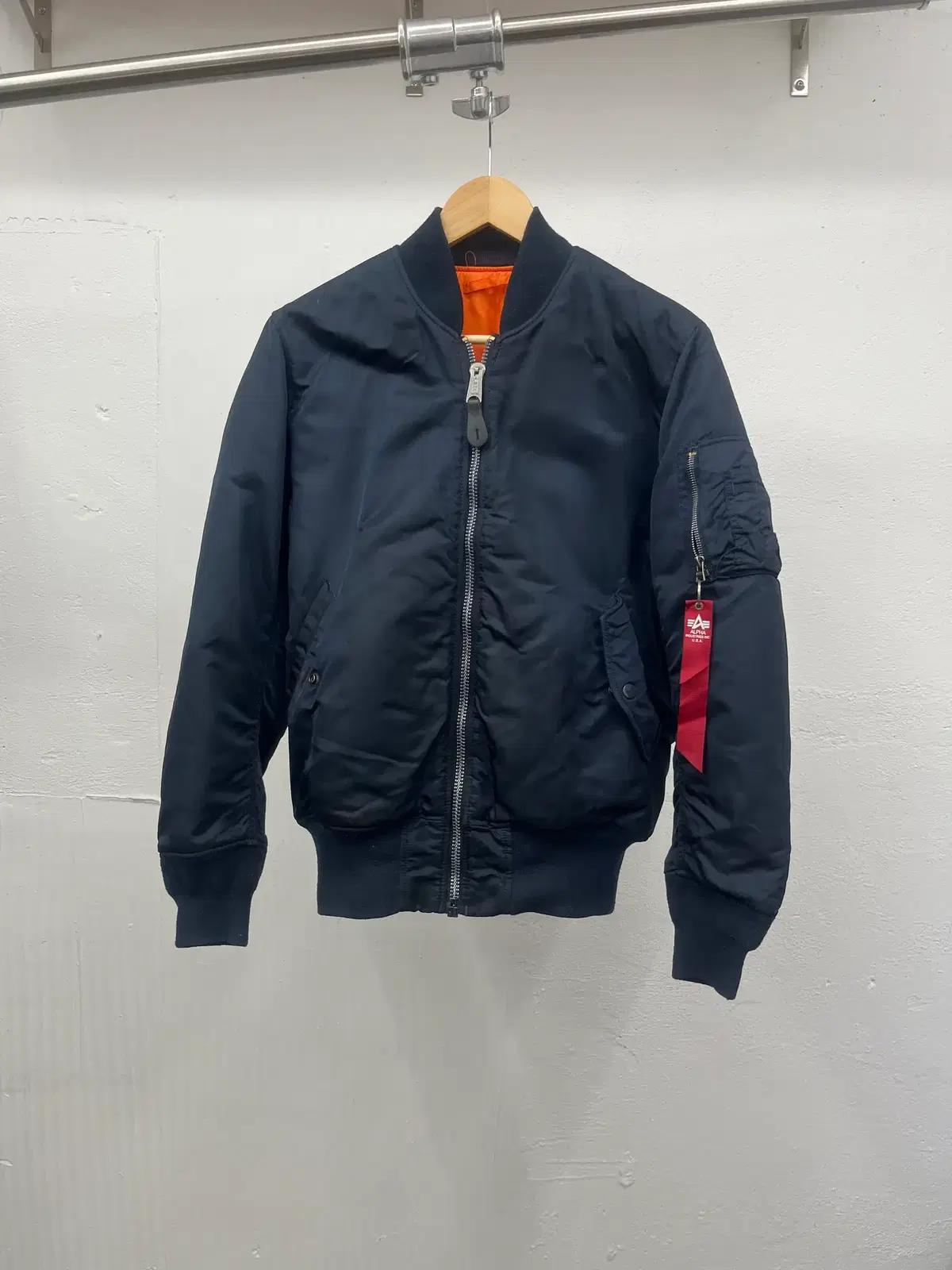 M) ALPHA INDUSTRIES FLIGHT JACKET