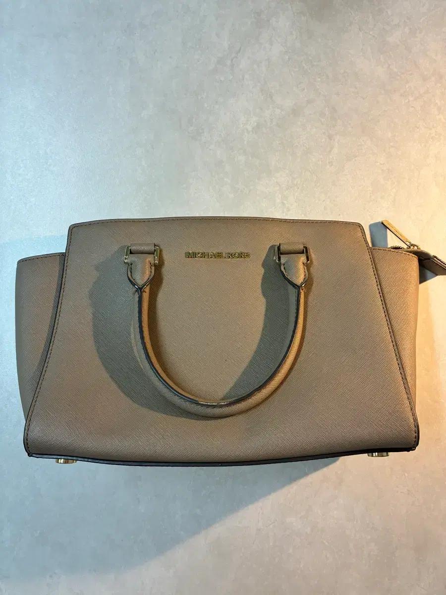 마이클코어스(Michael Kors) 셀마 사첼 가방
