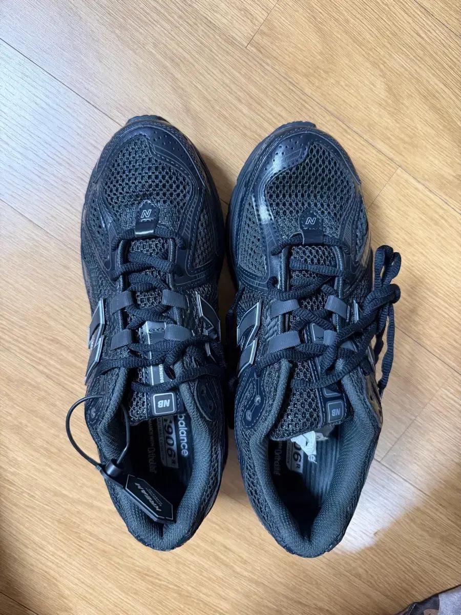 뉴발란스 1906R black metallic silver 새상품