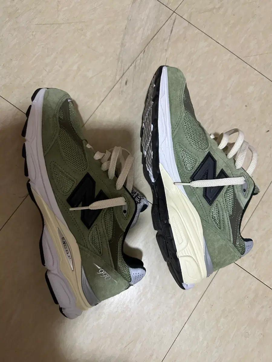 뉴발란스 x JJJ자운드 990v3 올리브
