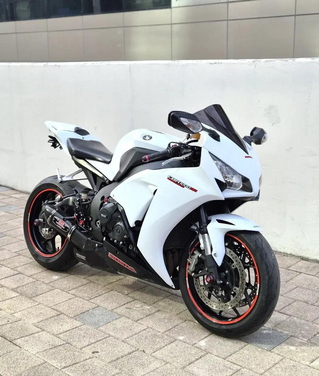 [사용검사완료] 2015 화이트 CBR1000RR 판매합니다.