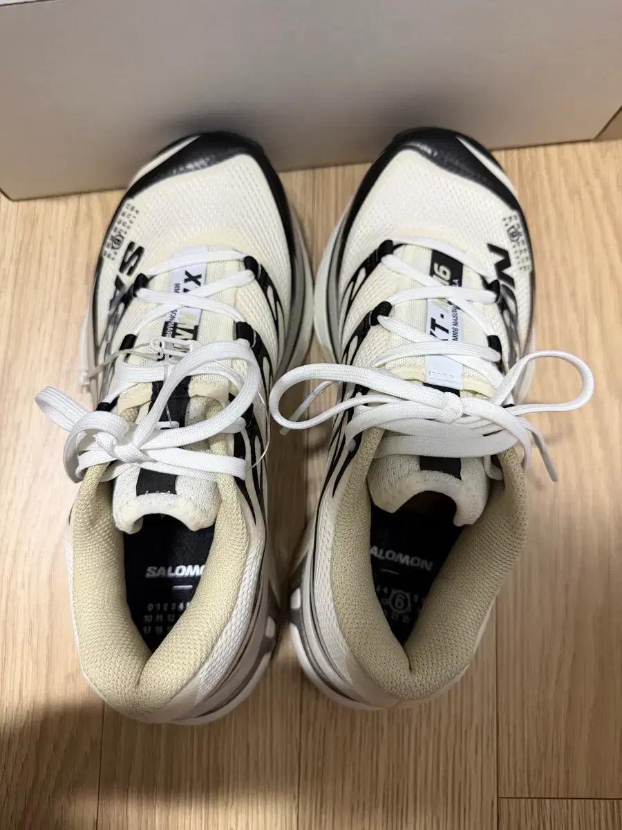 살로몬 x MM6 메종 마르지엘라 XT-MM6 바닐라 아이스 블랙 235