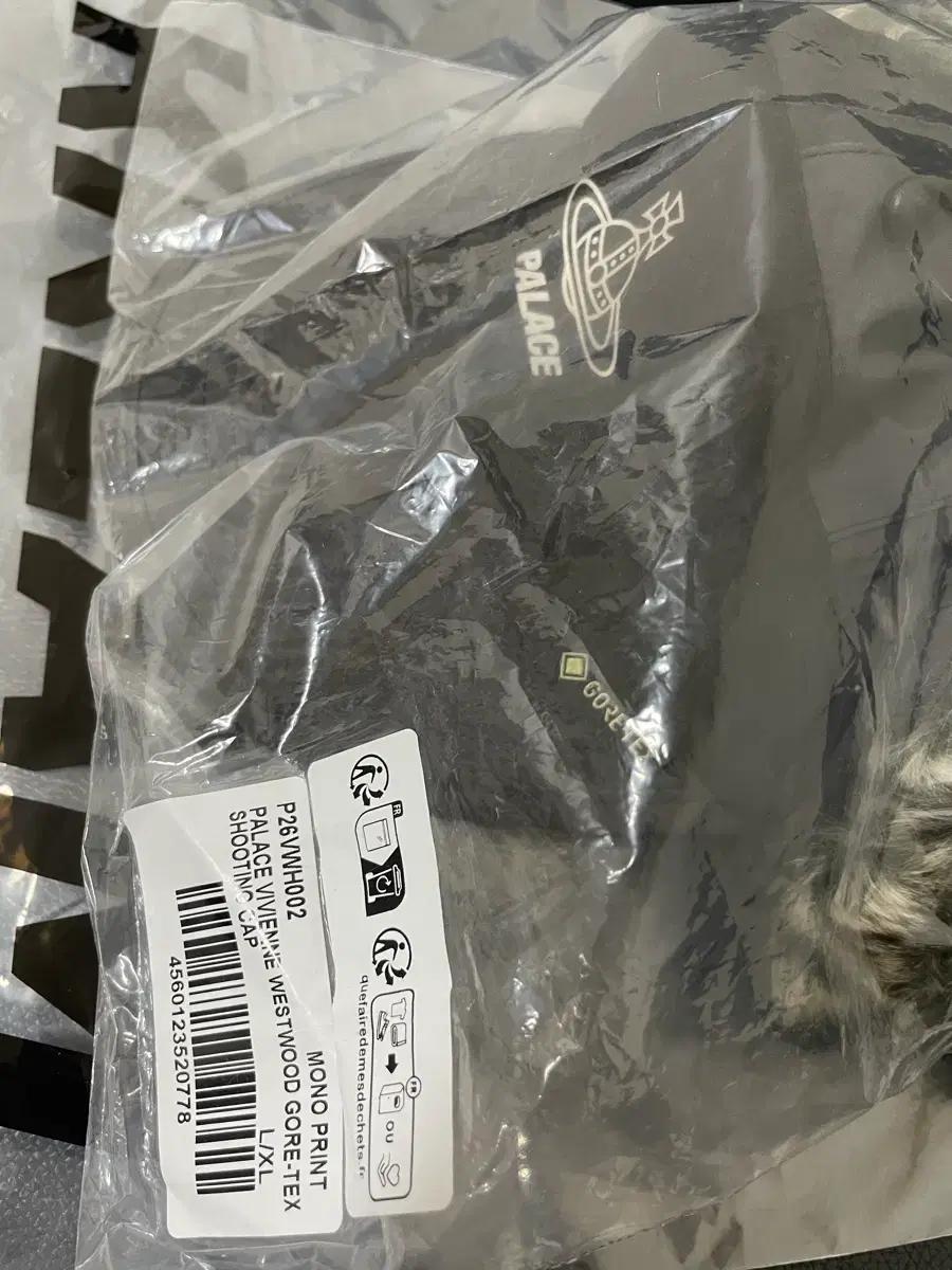 [L/XL] 팔라스 x 비비안 웨스트우드 고어텍스 슈팅 캡 모노 프린트