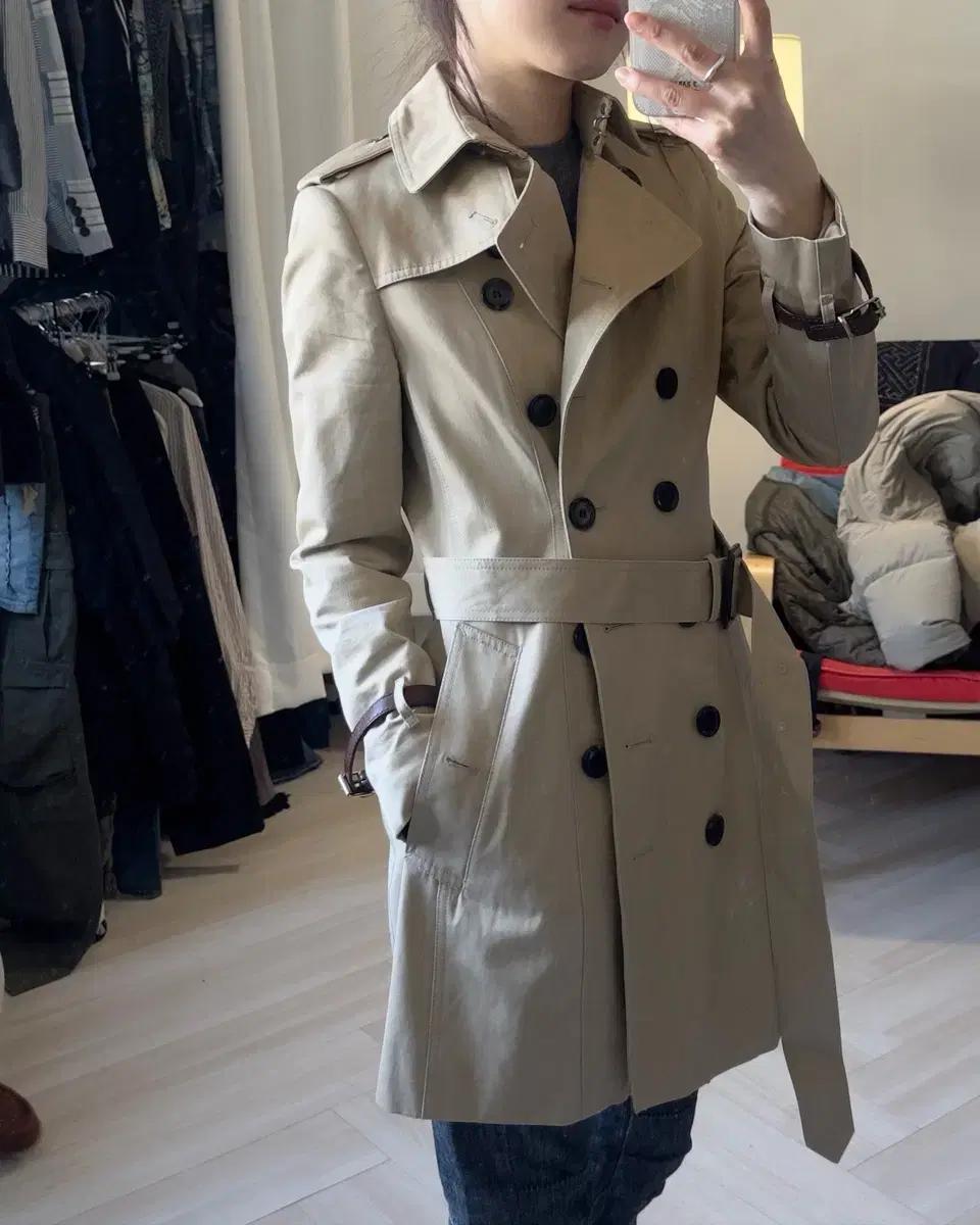[BURBERRY] double breasted belted trench