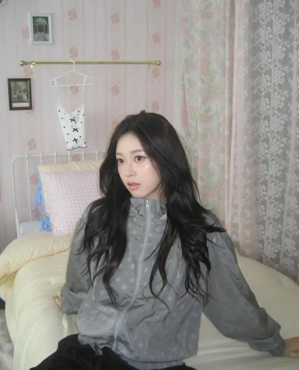 론론 도트 프릴 후디 윈드점퍼