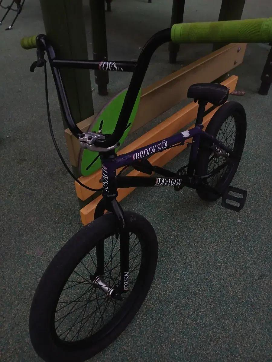디비전 BMX 자전거 브룩사이드 모델 팔아요(판완)