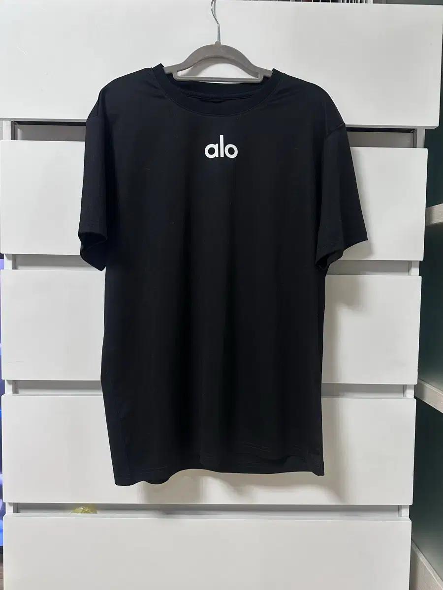 alo 블랙 반팔 티셔츠
