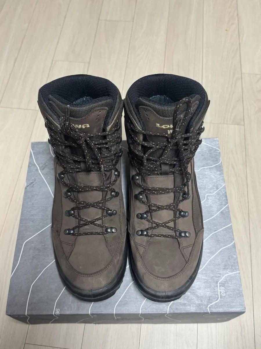 로바(LOWA)레니게이드 메가그립 GTX MID WIDE