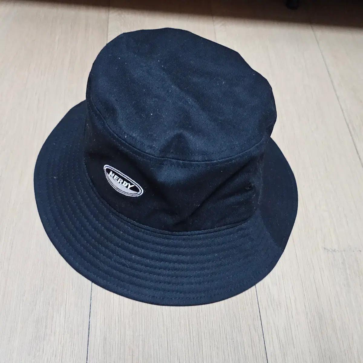 NERDY 널디 자수로고 공용버킷햇