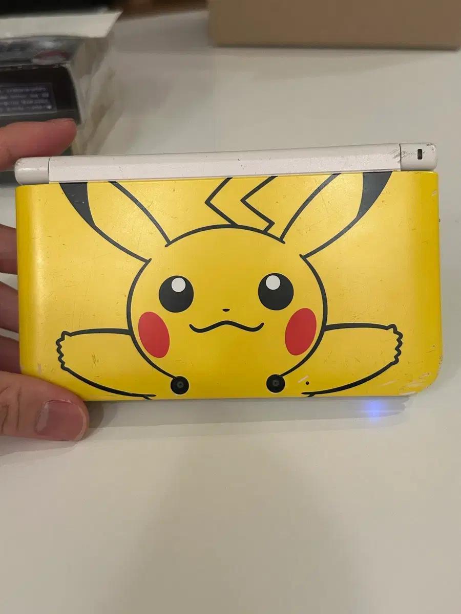 닌텐도 3DS 피카츄 에디션
